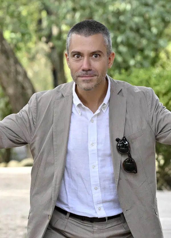 Saverio Raimondo asfalta la comicit&agrave; in tv (e non solo): "La politica? Una mancanza, e il pubblico spesso non vuole capire. I contenuti social sono pi&ugrave; vecchi della tv"