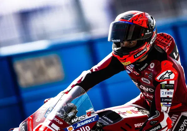 Marc Marquez percula un po&rsquo; tutti lasciando intendere che sta parlando con Honda ma la verit&agrave; &egrave; un&rsquo;altra da mesi: con Ducati ha gi&agrave; firmato, presto l&rsquo;annuncio