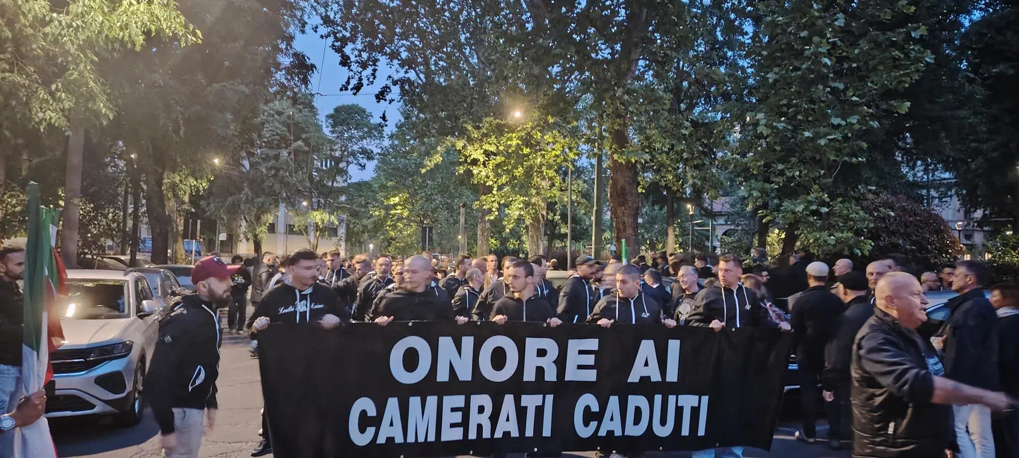 Onore ai camerati caduti