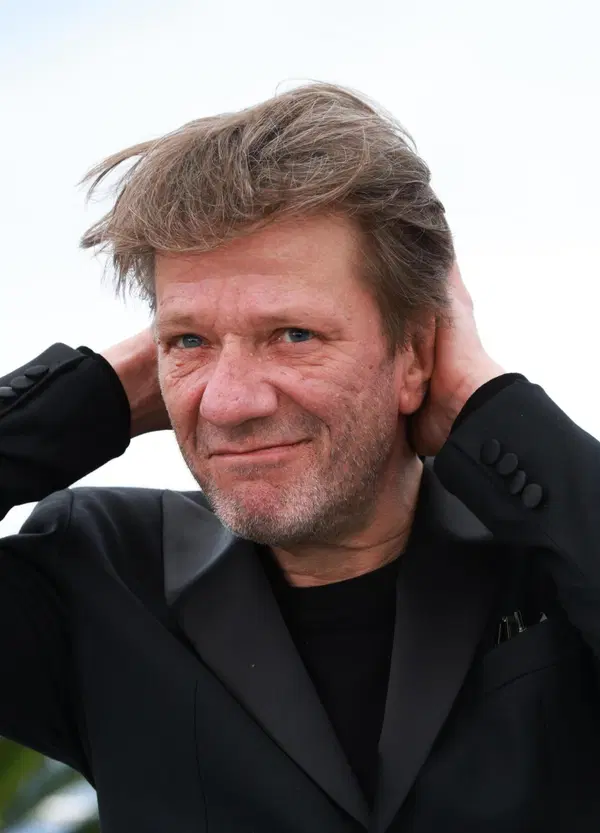 Pierpaolo Capovilla asfalta il concerto del Primo Maggio: &ldquo;Si vergognino, i sindacati, di invitare questi analfabeti funzionali al Concertone. Andatevene tutti in discarica&rdquo;