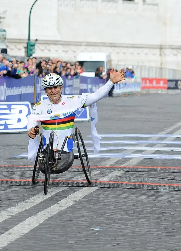 Addio ad Alex Zanardi: figlio delle corse, affamato di vita anche quando questa gli chiedeva di fermarsi