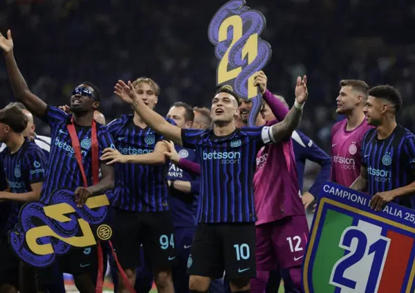 &Egrave; l&rsquo;ora dei Campioni d&rsquo;Italia: l&rsquo;Inter vince il ventunesimo scudetto a San Siro. Dal tributo ad Alex Zanardi al canto della curva Nord per Chivu: dominio nerazzurro in Serie A