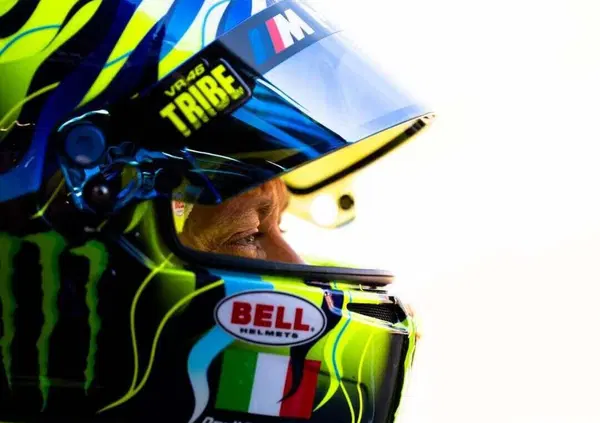 Valentino Rossi vicino a un&rsquo;altra magia? A Brands Hatch il Doc d&agrave; la paga alle altre BMW, dimostrando perch&eacute; pu&ograve; stare tra i top della categoria. E adesso, next stop Monza