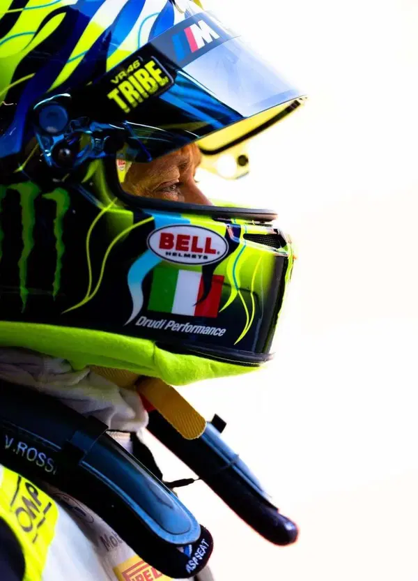 Valentino Rossi vicino a un&rsquo;altra magia? A Brands Hatch il Doc d&agrave; la paga alle altre BMW, dimostrando perch&eacute; pu&ograve; stare tra i top della categoria. E adesso, next stop Monza