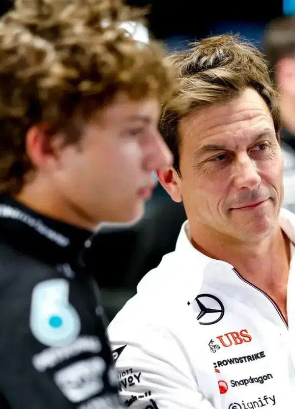 Toto Wolff bacchetta i tifosi italiani su Kimi Antonelli: &ldquo;Il nostro obiettivo &egrave; proteggerlo, sono loro il problema pi&ugrave; grande&rdquo;