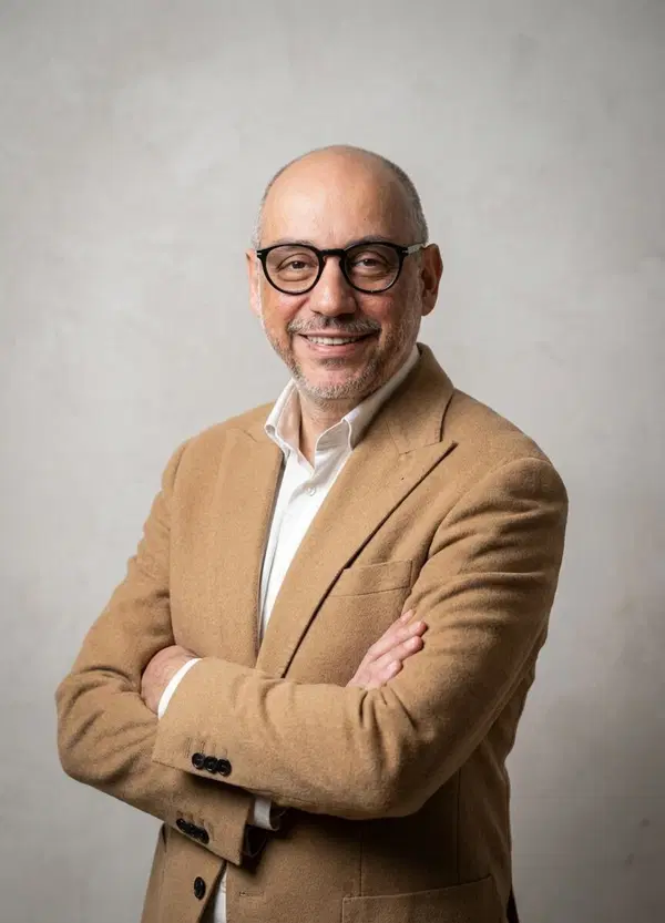 La filosofia di Nicola Donti contro Schettini e gli insegnanti social: &ldquo;Guai all&rsquo;insegnante narciso che esalta s&eacute; stesso e occulta il messaggio&rdquo;