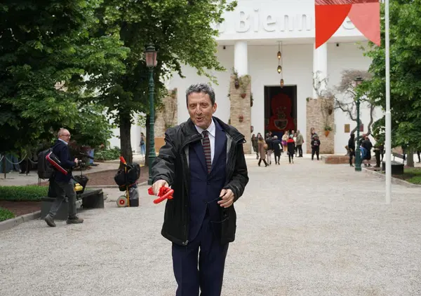 Buttano fuoco sulla Biennale per colpa della Russia ma la cultura non &egrave; un pranzo di gala. Dalla Beat ai Quaderni neri di Heidegger