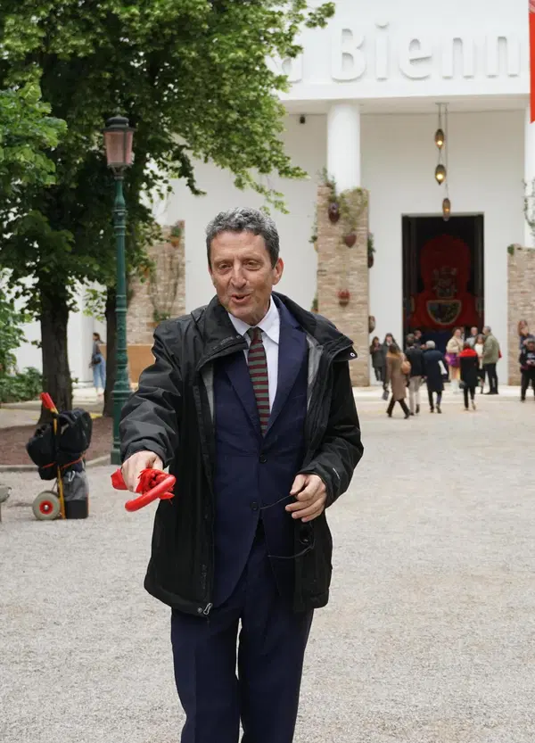Buttano fuoco sulla Biennale per colpa della Russia ma la cultura non &egrave; un pranzo di gala. Dalla Beat ai Quaderni neri di Heidegger