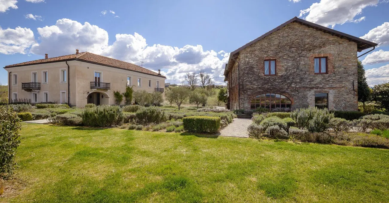 Il vino allena l&rsquo;uomo alla bellezza, come il nuovo Relais dei Poderi Luigi Einaudi nel cuore delle Langhe
