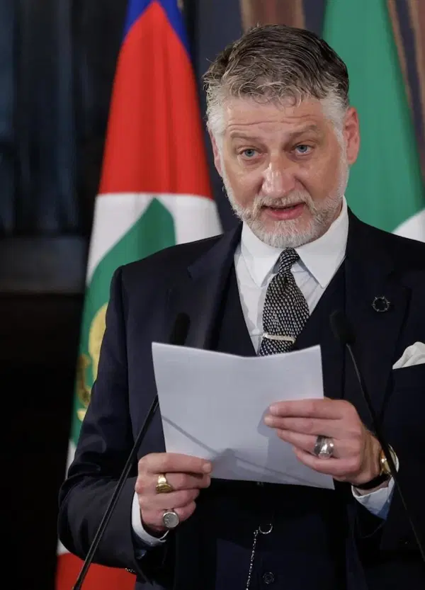 Altro che David, il ministro Giuli &egrave; nel fuoco incrociato. Lo criticano tutti: attori, sindacati e pure La Verit&agrave;