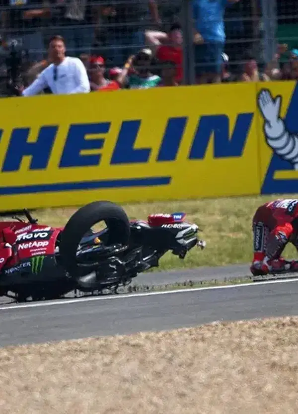Sipario su Le Mans e Barcellona per Marc Marquez: ok il tremendo volo nella Sprint di Francia e il piede fratturato, ma pure la spalla sar&agrave; operata