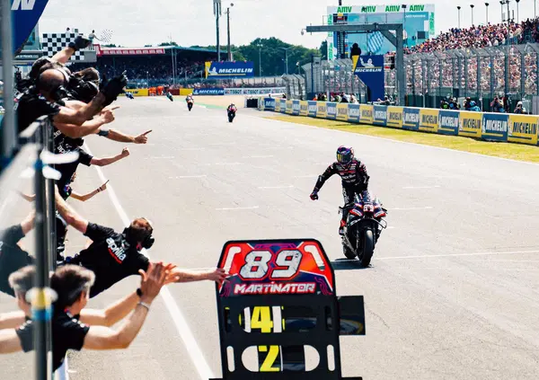 Les Folie de la Sprint: Marquez fuori per il titolo, Bagnaia (forse) dentro. E l'Aprilia si fa di ferro in una MotoGP cambiata per sempre