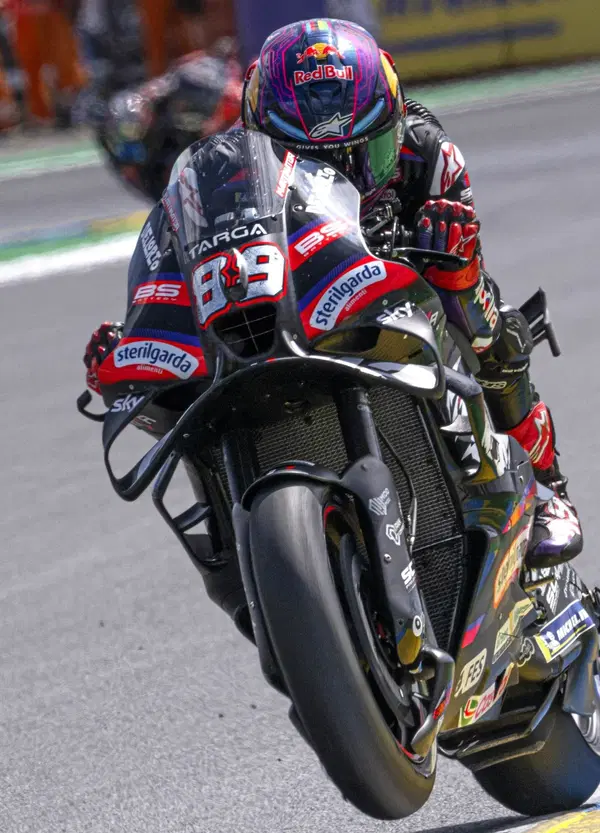 La sentenza di Le Mans? Aprilia mondiale: Mart&igrave;n di prepotenza davanti a Bezzecchi e Ogura, Bagnaia cade (da secondo) e Diggia salva Ducati