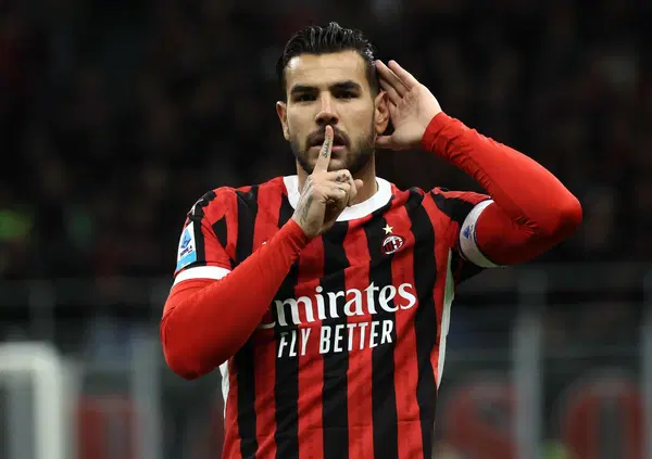 Fabrizio Corona (a pagamento) mostra dei video pesantissimi di Theo Hernandez e altri ex giocatori del Milan a Falsissimo: ma cosa succedeva in quelle notti a Milano tra ragazze, palloncini (protossido di azoto) e l'inno della Champions? 