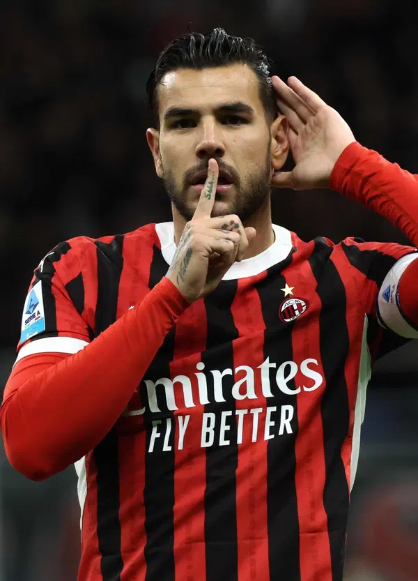 Fabrizio Corona mostra dei video pesantissimi: cosa succedeva in quelle notti fra calciatori?