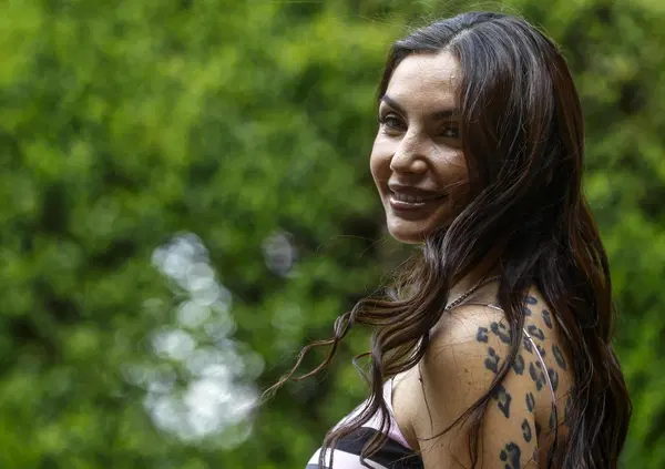 Da Rai 1 con "Canzonissima" a Rai 2 con "The Unknown" e l' "Eurovision", Elettra Lamborghini &egrave; ovunque: e se si stesse preparando come co-conduttrice di Sanremo 2027?