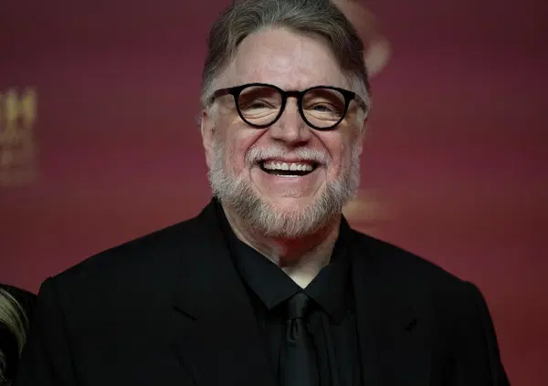 &ldquo;Dicono che l'arte si fa con una fo*tuta app? Non cediamo&rdquo;. Viva i registi punk come del Toro a Cannes