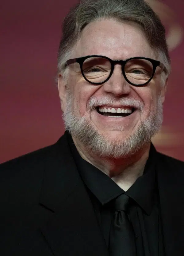 &ldquo;Dicono che l'arte si fa con una fo*tuta app? Non cediamo&rdquo;. Viva i registi punk come del Toro a Cannes