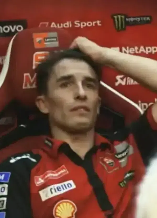 Marc Marquez &egrave; ingiocabile anche quando piange a dirotto nel box: signori, questo &egrave; un fuoriclasse
