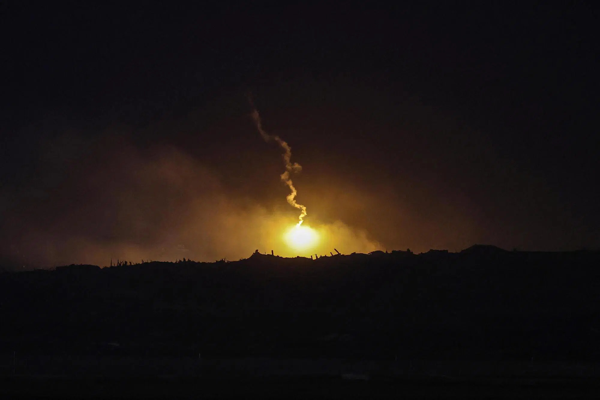 bombe di israele su Gaza Ansa