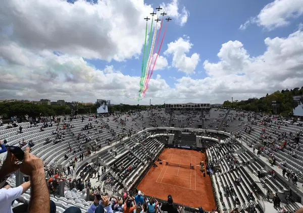 Gli Internazionali di Roma sono diventati roba da ricchi? I prezzi sono folli, ma Sinner fa comunque il record di presenze sul Centrale. E i match secondari? Niente sold-out, anzi: i social parlano di tribune semivuote