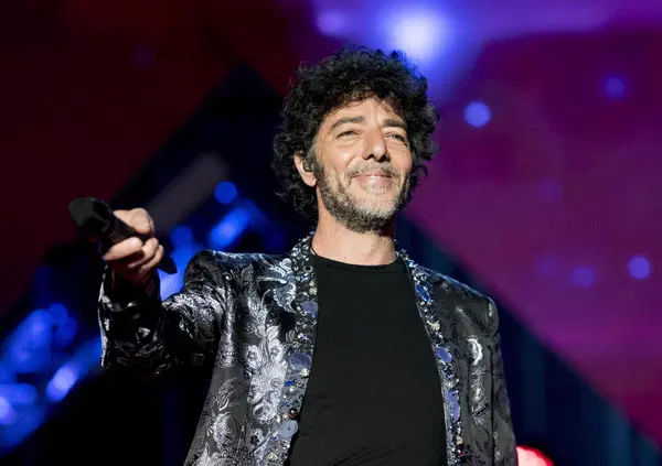 La poesia di Max Gazz&egrave; ci ha ricordato Franco Battiato: siamo stati alla Triennale di Milano per la presentazione del nuovo album &ldquo;L&rsquo;ornamento delle cose secondarie&rdquo; e ci siamo sentiti dentro la sala di registrazione