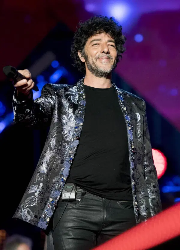 La poesia di Max Gazz&egrave; ci ha ricordato Franco Battiato: siamo stati alla Triennale di Milano per la presentazione del nuovo album &ldquo;L&rsquo;ornamento delle cose secondarie&rdquo; e ci siamo sentiti dentro la sala di registrazione