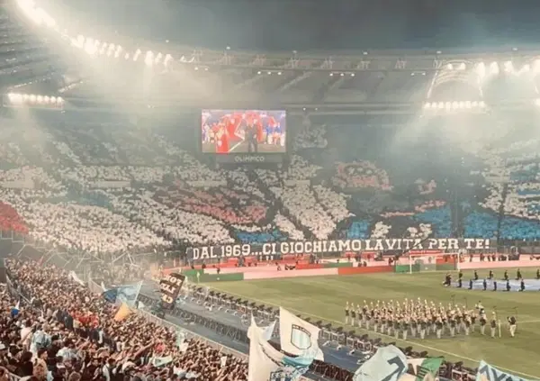 Pensatela come volete, ma le coreografie di Lazio e Inter hanno spaccato: Beethoven in curva Nord, &ldquo;la vita in gioco&rdquo; dei nerazzurri. E il pensiero degli ultras va a Gabriele Sandri: &ldquo;Finale scolpita nella tua memoria&rdquo;