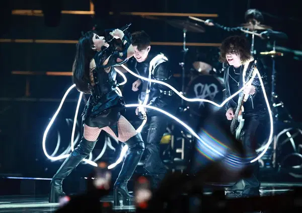 La seconda semifinale di Eurovision decolla grazie alla gemella cattiva di Annalisa, Shakira in versione bulgara e la quota gitana che mancava. E Sal Da Vinci si salva dal delirio 