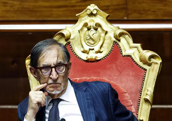 Signori, ecco il nostro presidente del Senato La Russa: &ldquo;Non &egrave; male una seduta a tre con la Gelmini e con la Carfagna&rdquo;
