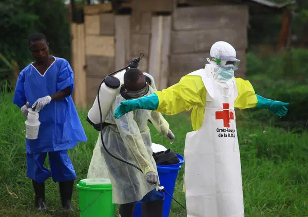 Sta per scoppiare una pandemia di Ebola? Quello che sappiamo: l&rsquo;Oms dichiara l'emergenza sanitaria internazionale dopo i contagi in Congo e Uganda, che cos&rsquo;&egrave; il ceppo Bundibugyo e quello che rischiamo: &ldquo;Bisogna spegnere questo incendio il prima possibile&rdquo;