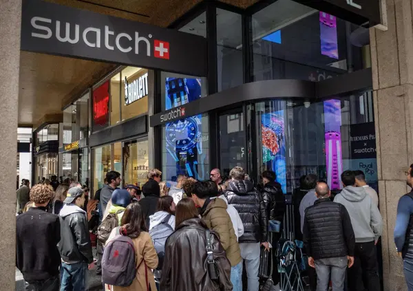 &ldquo;Menarsi per lo Swatch&rdquo;, il lancio del Royal Pop con Audemars Piguet &egrave; stato una follia. Ecco i prezzi raggiunti dai reseller
