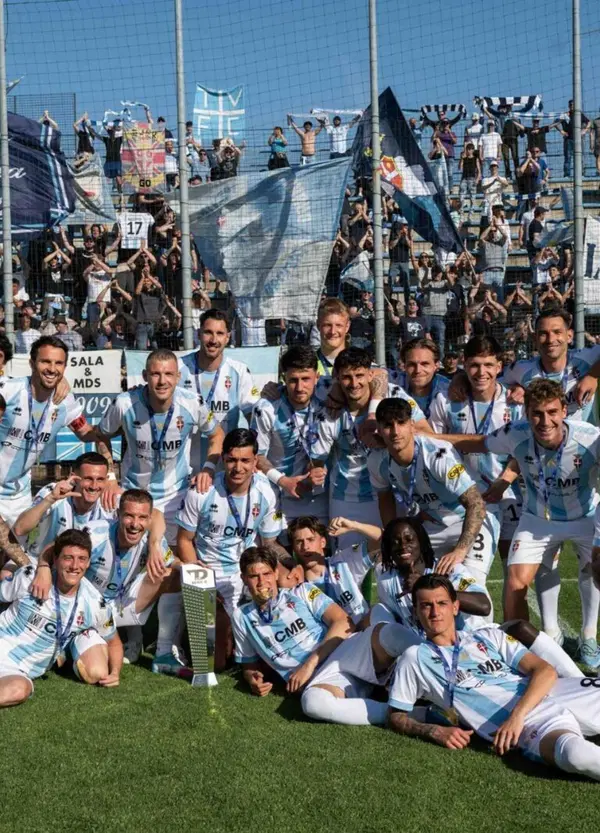 Lenovo porta l'AI nel calcio (ma non &egrave; come pensate): la maglia del Treviso diventa una tela per giovani creativi con il progetto "Your Club Your Canvas"