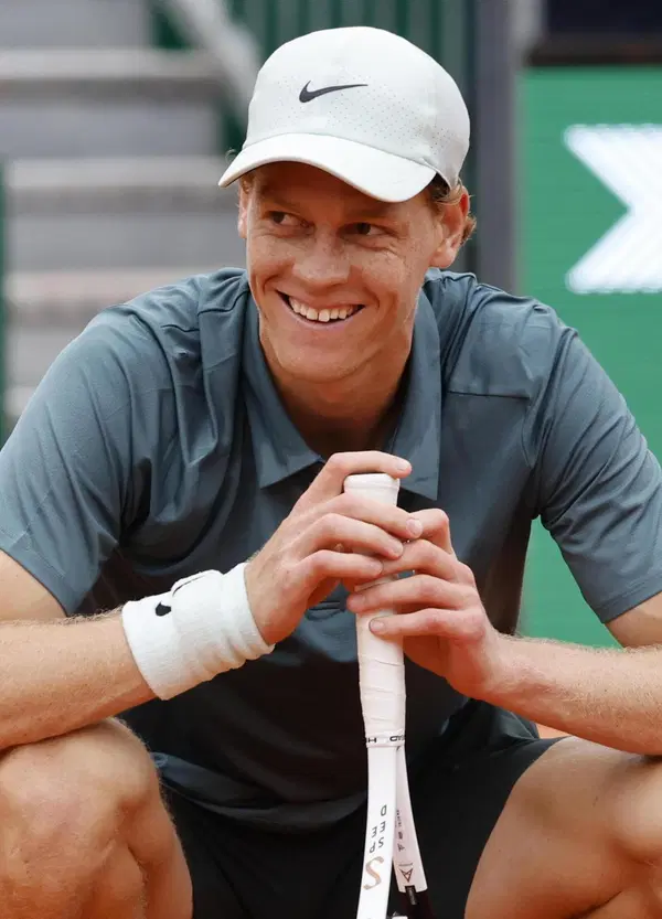 Massimo Cacciari smonta il mito di Sinner e annuncia la morte del tennis