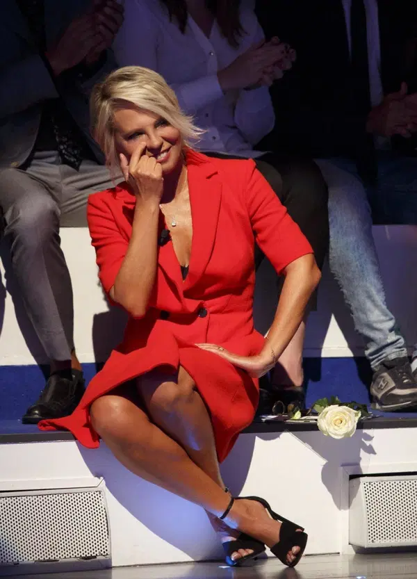 Ma quanto guadagna Maria De Filippi? La sua "Fascino" macina soldi e utili, ma gli ospiti... 