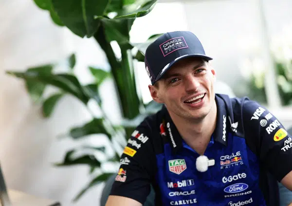 Fermi tutti, abbiamo trovato il Tallone d&rsquo;Achille di Max Verstappen nelle corse in auto: disastro vero in NASCAR al simulatore