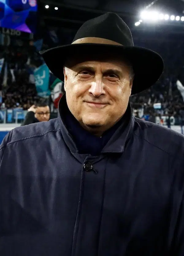 Come ha risposto Lotito alla lettera di Tommaso Paradiso? &ldquo;Sticaz*i&rdquo;. Il cantante evoca &ldquo;il miracolo d&rsquo;amore&rdquo; per la Lazio, il presidente deride ultras e tutti i tifosi: &ldquo;&lsquo;Sti stron*i senn&ograve; con chi si sfogano?&rdquo;