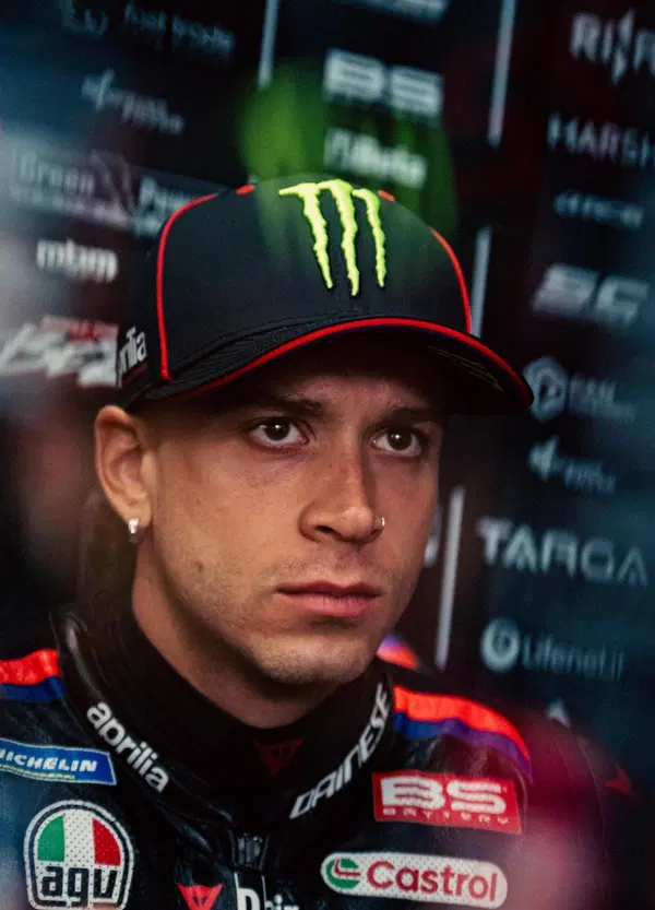 Black is the new red? Aprilia mette Monster Energy sulle carene
