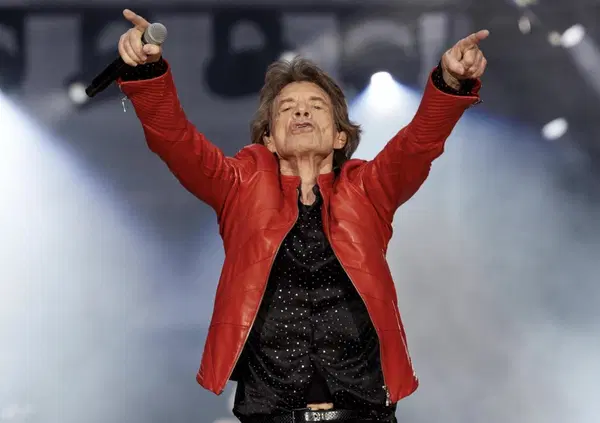 Eravamo al party con Mick Jagger a Stromboli sospeso dalla polizia per colpa della musica, e vi raccontiamo cosa &egrave; successo. Il reportage