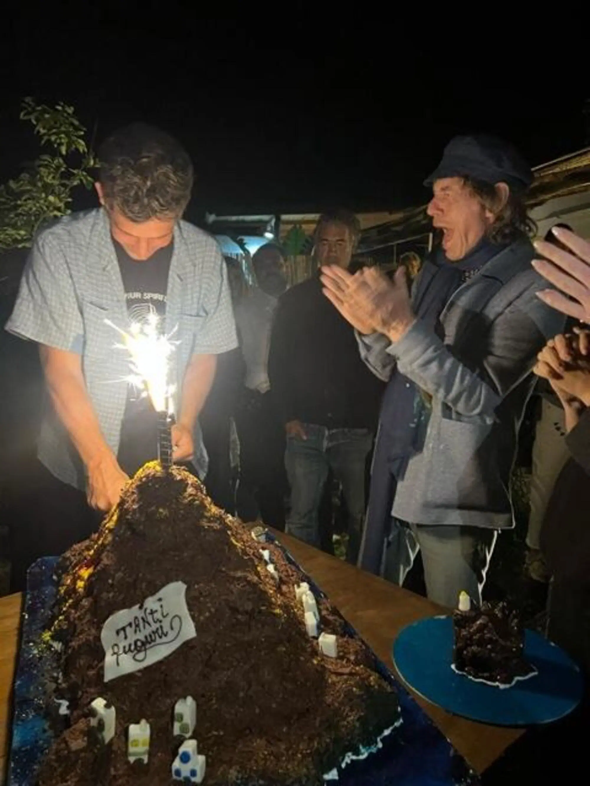 Josh O'Connor e Mick Jagger a Stromboli
