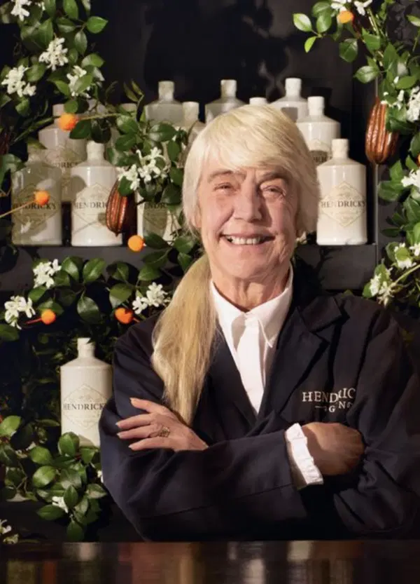Intervista totale alla &ldquo;Signora del gin&rdquo;, Lesley Gracie di Hendrick&rsquo;s: &ldquo;Nelle bottiglie voglio che entrino i miei viaggi, le mie storie&rdquo;