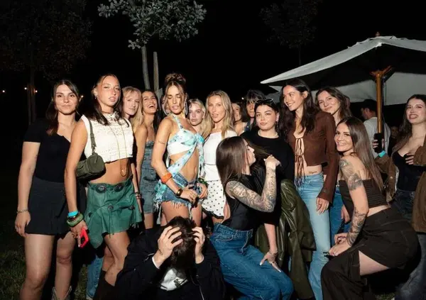 Ci siamo imbucati al release party del singolo "Le ragazze" di  Clara e Sangiovanni, ed ecco i prossimi pettegolezzi di cui si parler&agrave;, dal rumor di Cleo delle Bambole di Pezza con Achille Lauro al perch&eacute; del nuovo singolo