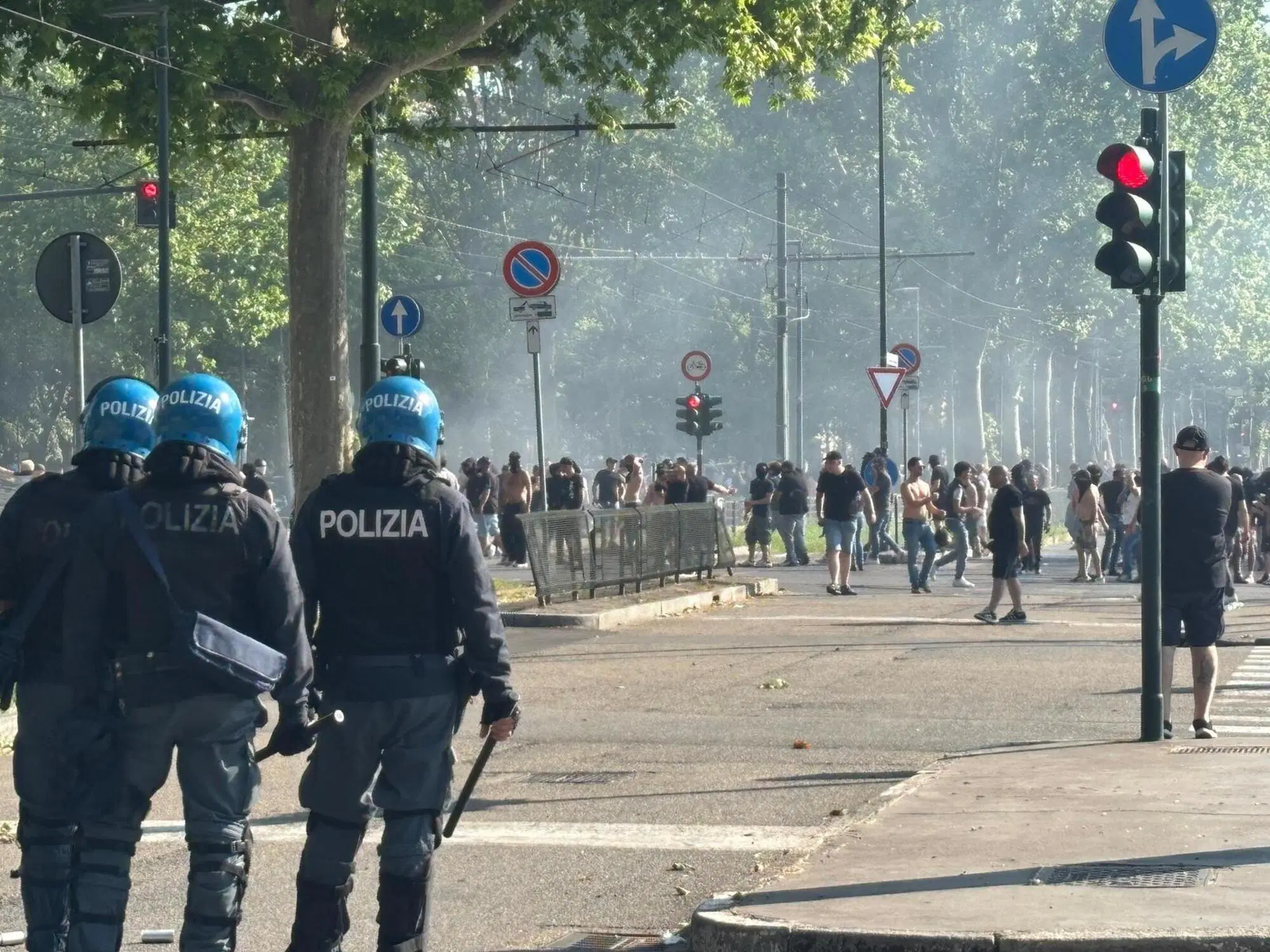 Gli scontri tra ultras e polizia a Torino