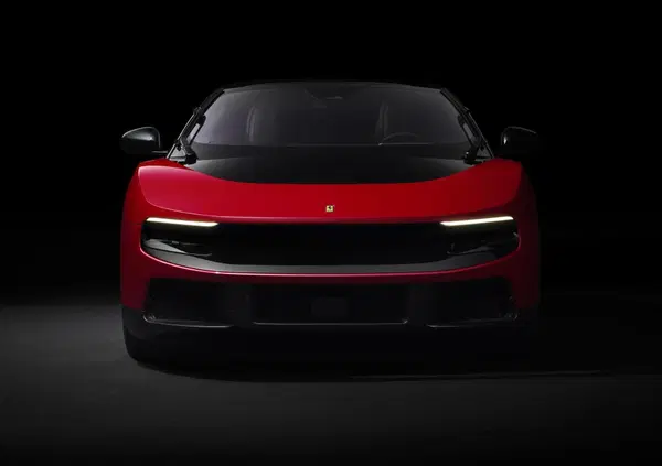 Non rompete il caz*o a Elkann (almeno stavolta): la Ferrari Luce &egrave; l&rsquo;auto pi&ugrave; odiata del momento ma ha 60 brevetti, 1050 cavalli  ed &egrave; un capolavoro di ingegneria