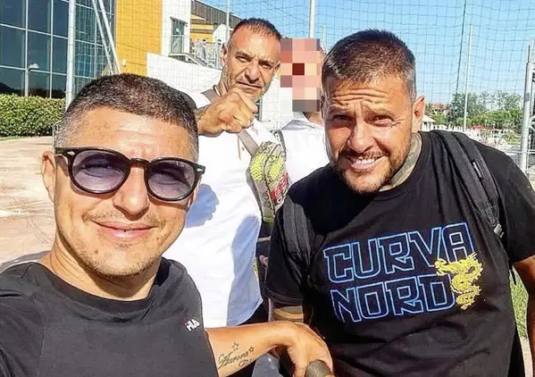 &ldquo;Chi non salta Andrea Beretta &egrave;&rdquo;: mentre il processo Boiocchi va avanti, in Kings League parte il coro