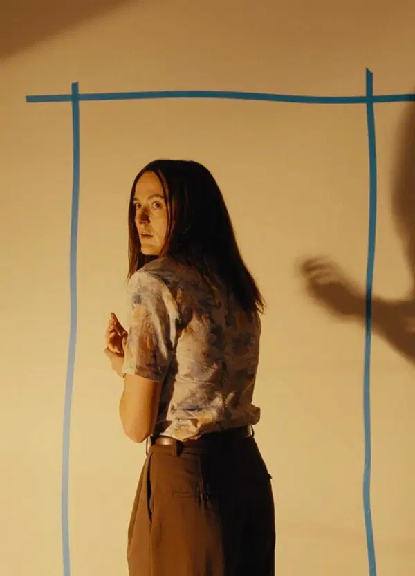  Kane Parsons, regista di Backrooms, a MOW: &ldquo;L&rsquo;oggetto dell&rsquo;arte? Ci&ograve; che crea disagio&rdquo;