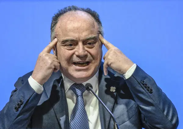 Il Tribunale di Napoli spia gli avvocati? La storiaccia sulle intercettazioni di Gratteri