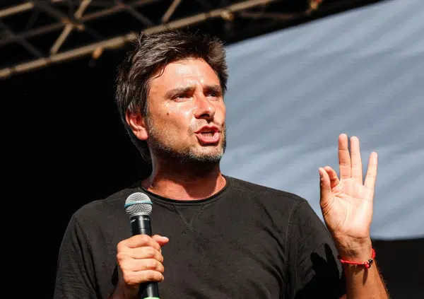 Il finanziamento pubblico ai giornali &egrave; il mondo al contrario dei quotidiani da Libero al Fatto: la destra li prende, la sinistra grillina li rifiuta