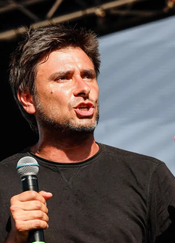 Il finanziamento pubblico ai giornali &egrave; il mondo al contrario dei quotidiani da Libero al Fatto: la destra li prende, la sinistra grillina li rifiuta
