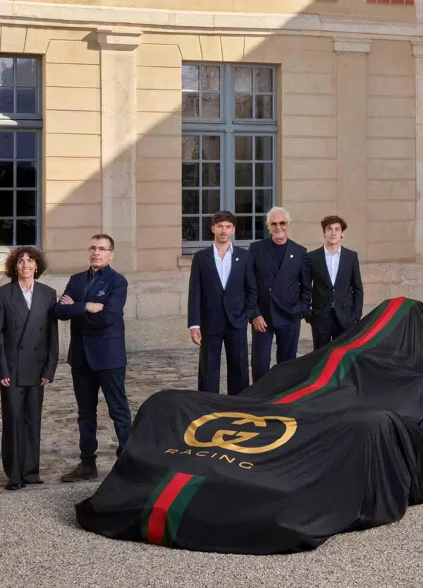 La F1 di Briatore da Benetton a Gucci: ecco l&rsquo;accordo monstre per portare l&rsquo;Alpine sul tetto del mondo con tanto di meccanici gucciati